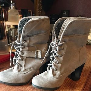 Whitemt. Ankle heel boots size 5.5